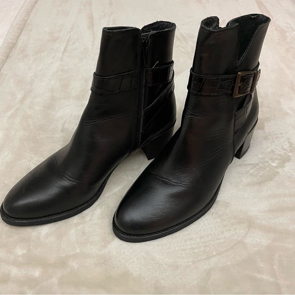 Black leather women ankle boots size 37 European. - Picture 1 of 7